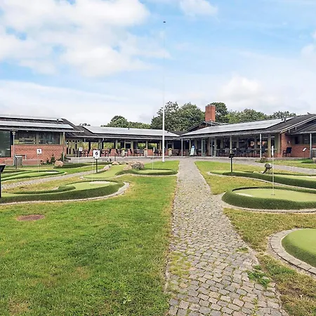 Vakantiehuis In A Park In